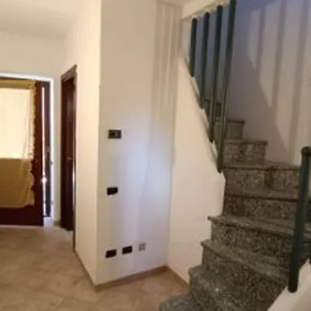 Le Chateau Rose' Holiday home Vignone