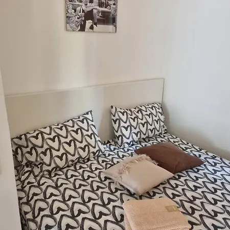 Le Chateau Rose' Holiday home *